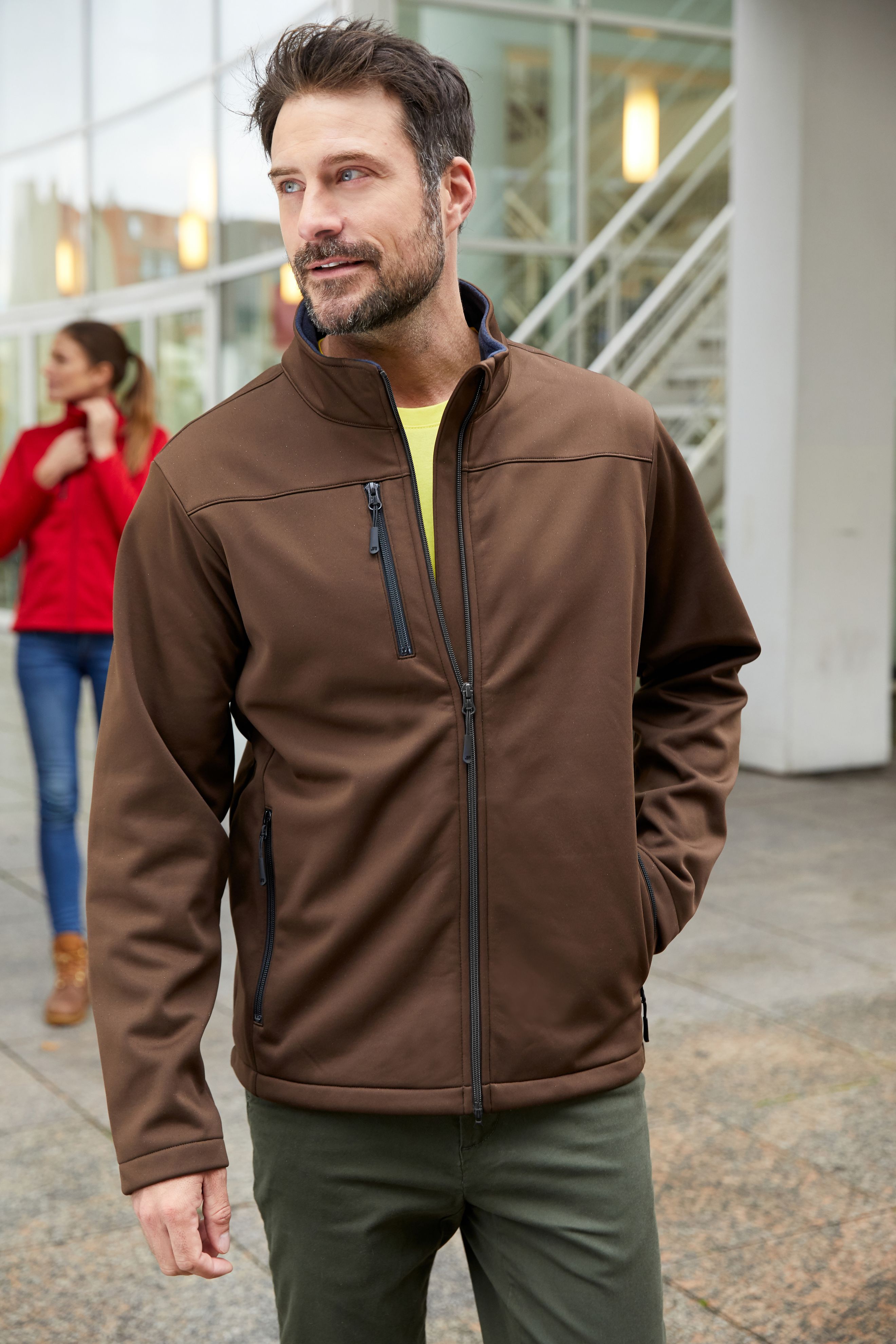 Men's Softshell Jacket JN1172 Klassische Softshelljacke im sportlichen Design aus recyceltem Polyester