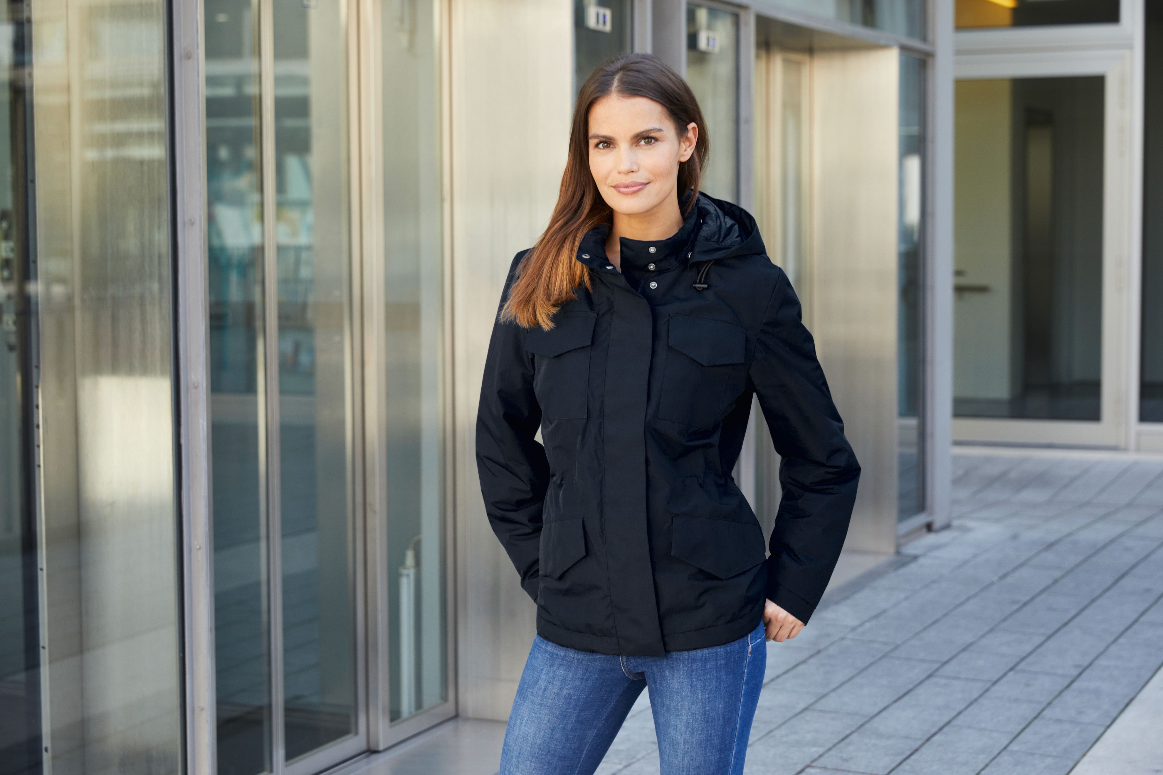 Ladies' Business Jacket JN1157 Wattierte Jacke in cleaner Optik für Business und Freizeit